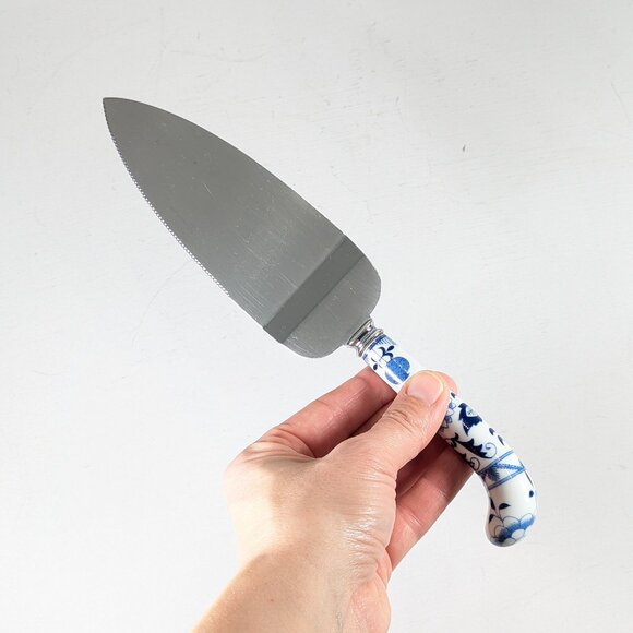 PRILL England Pie & Cake Server with Stainless Blade Blue Onion - Picture 7 of 7